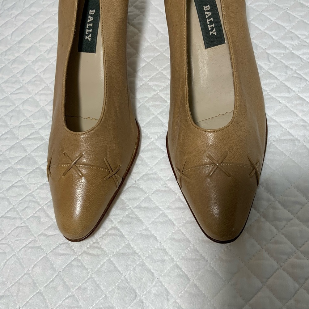 BALLY TAN PUMPS